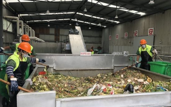 餐廚垃圾處理除臭就選微菌環(huán)境除臭劑，環(huán)境友好！